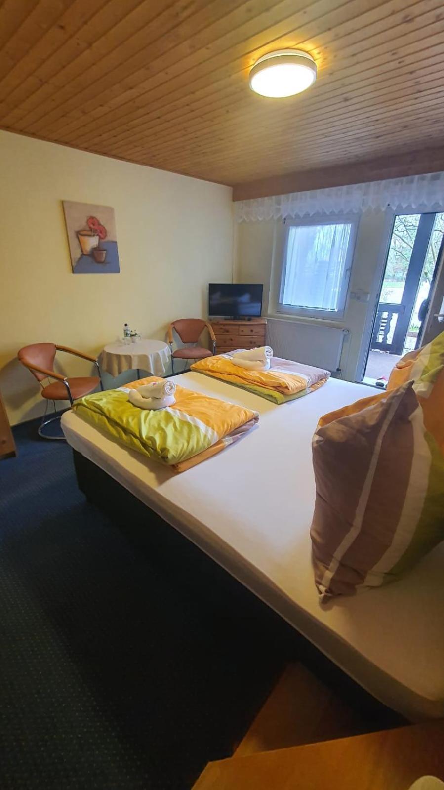 Motel Zur Festwiese Gierstädt Buitenkant foto