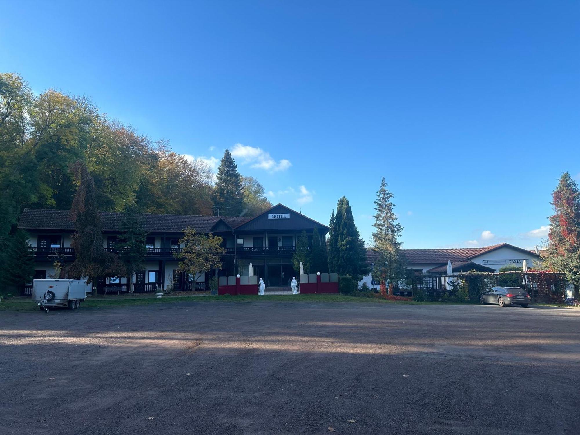 Motel Zur Festwiese Gierstädt Buitenkant foto