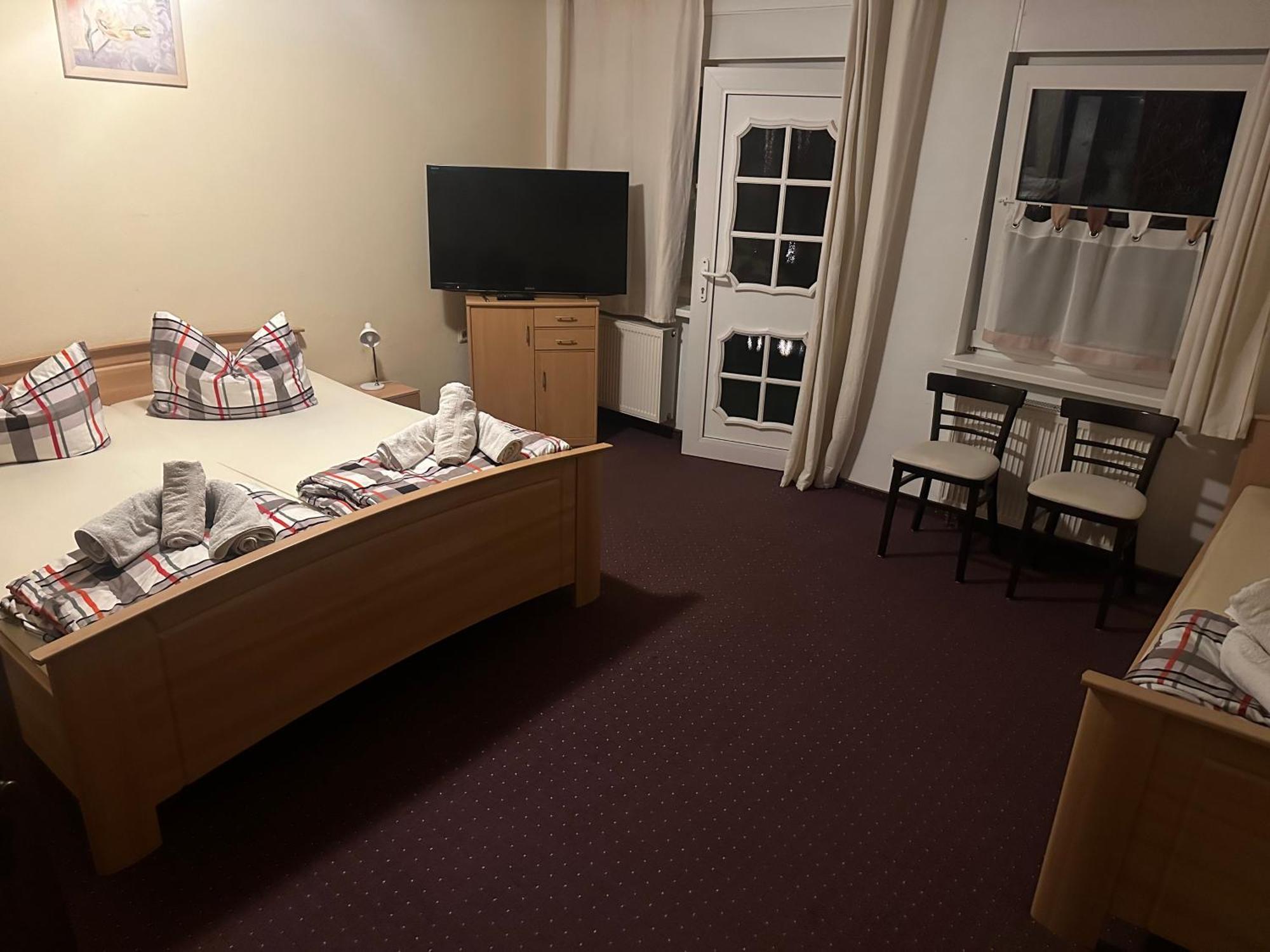 Motel Zur Festwiese Gierstädt Buitenkant foto