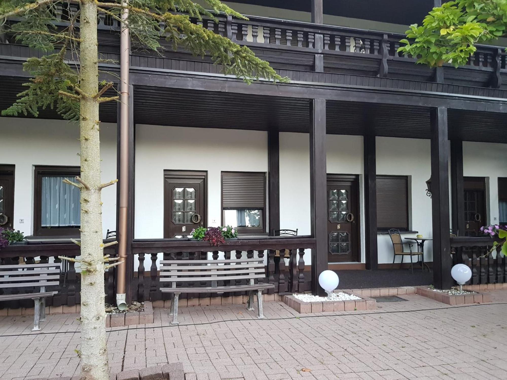 Motel Zur Festwiese Gierstädt Buitenkant foto