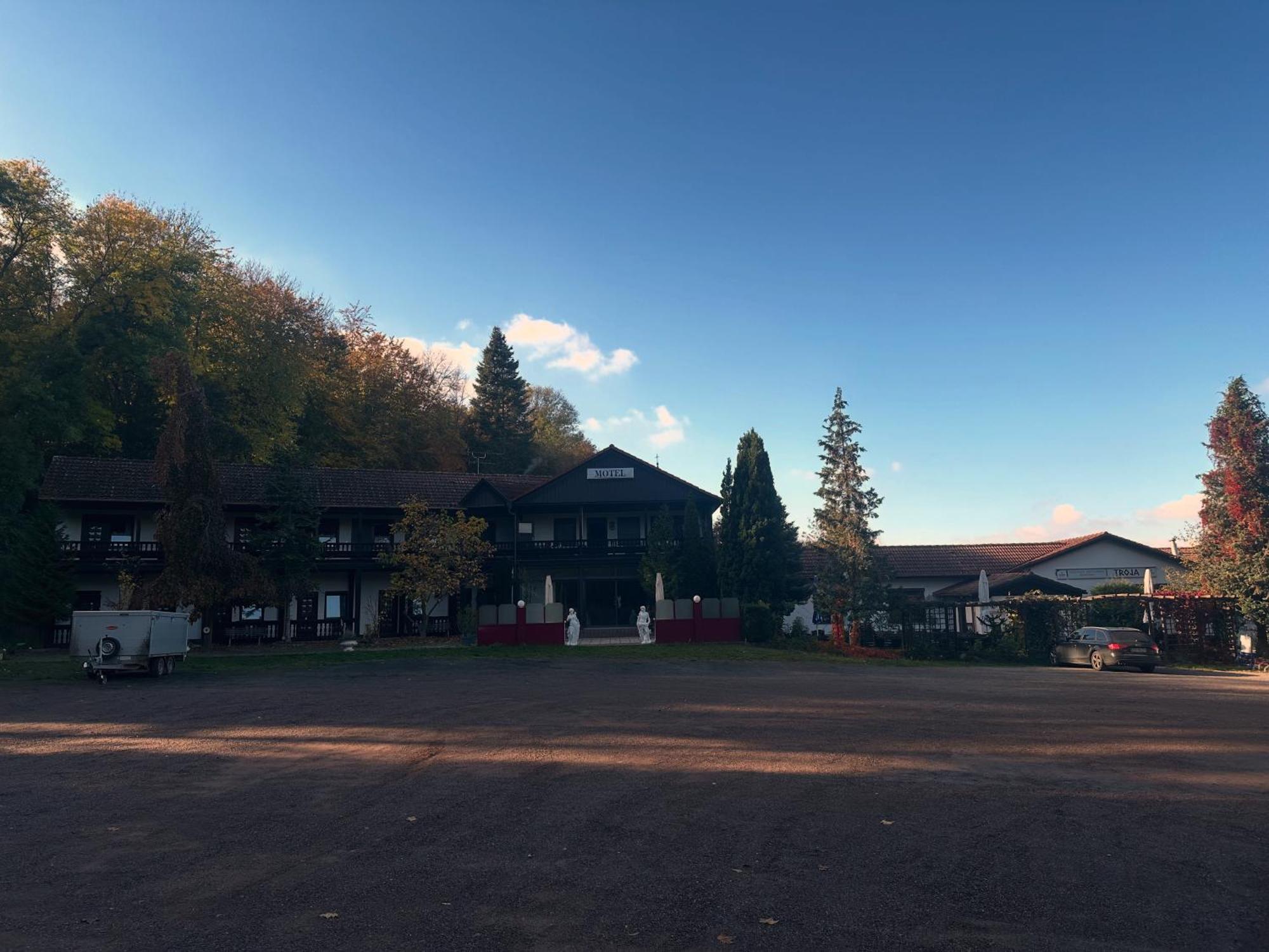Motel Zur Festwiese Gierstädt Buitenkant foto