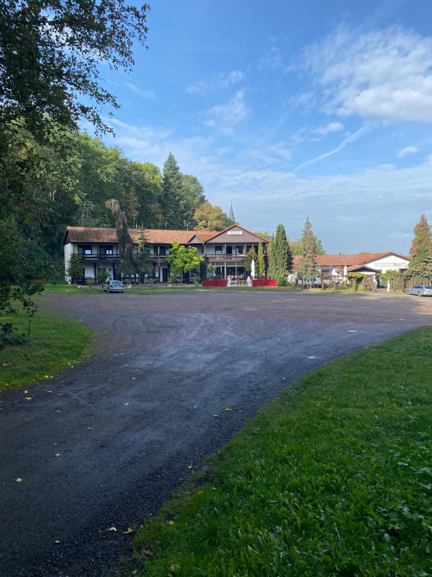 Motel Zur Festwiese Gierstädt Buitenkant foto