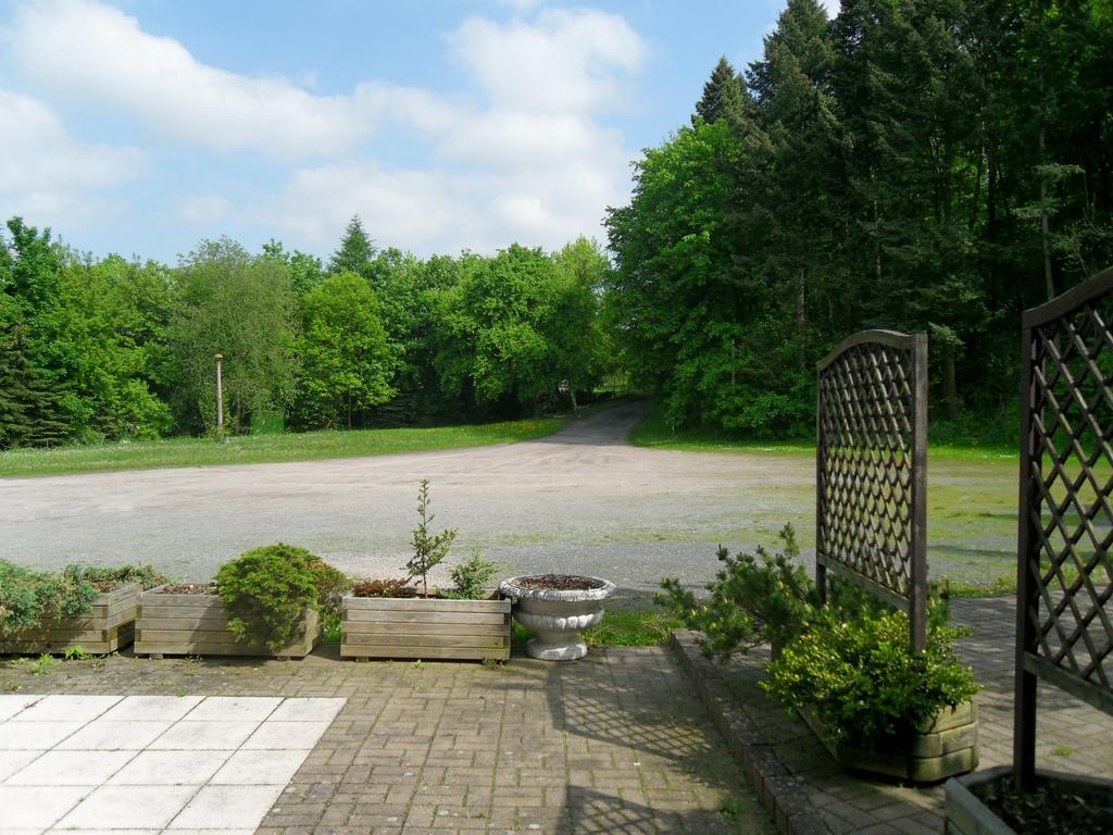 Motel Zur Festwiese Gierstädt Buitenkant foto