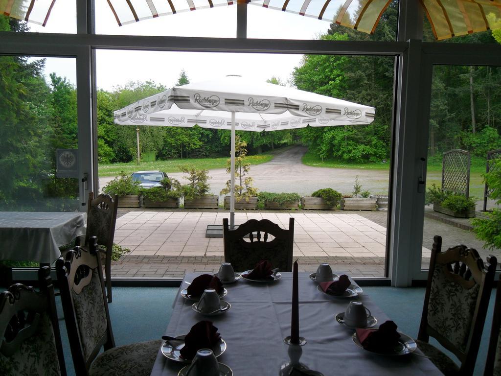 Motel Zur Festwiese Gierstädt Buitenkant foto
