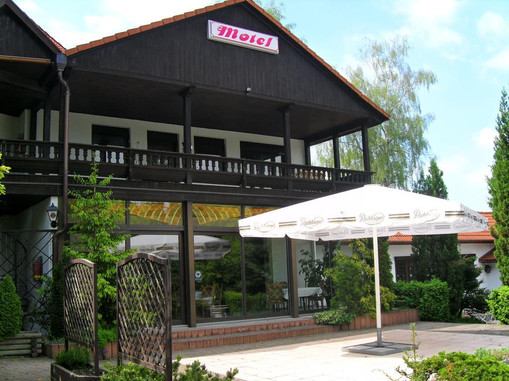 Motel Zur Festwiese Gierstädt Buitenkant foto