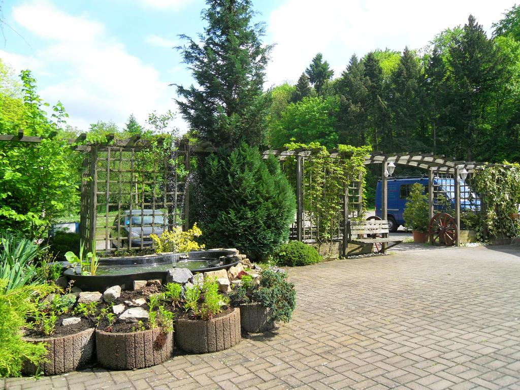 Motel Zur Festwiese Gierstädt Buitenkant foto