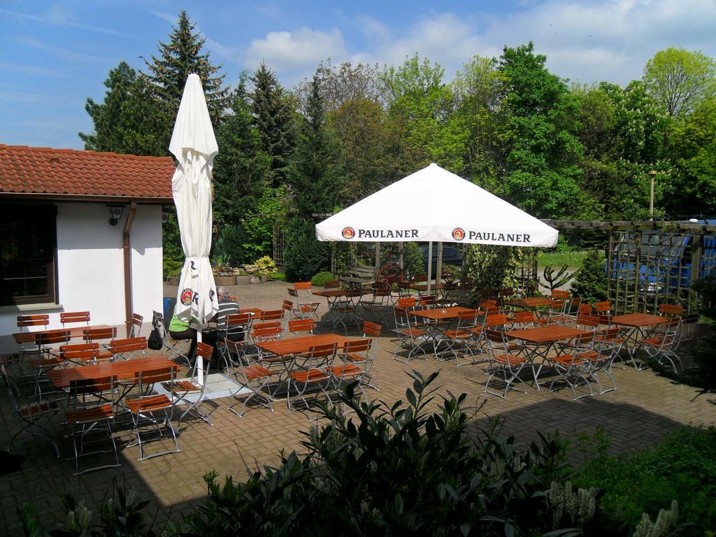 Motel Zur Festwiese Gierstädt Buitenkant foto