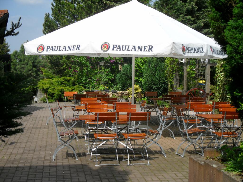Motel Zur Festwiese Gierstädt Buitenkant foto