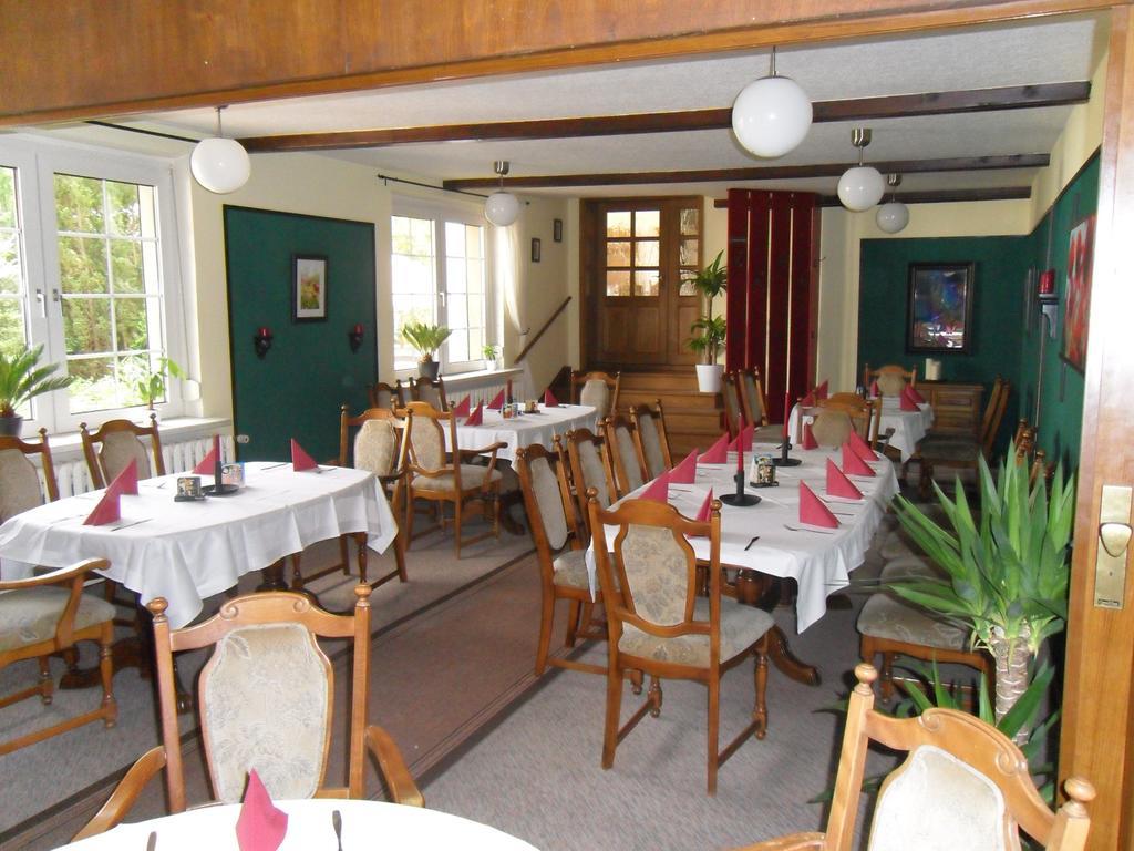 Motel Zur Festwiese Gierstädt Buitenkant foto