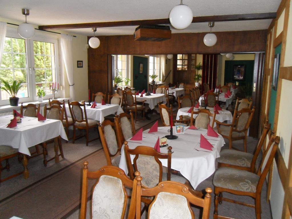 Motel Zur Festwiese Gierstädt Buitenkant foto