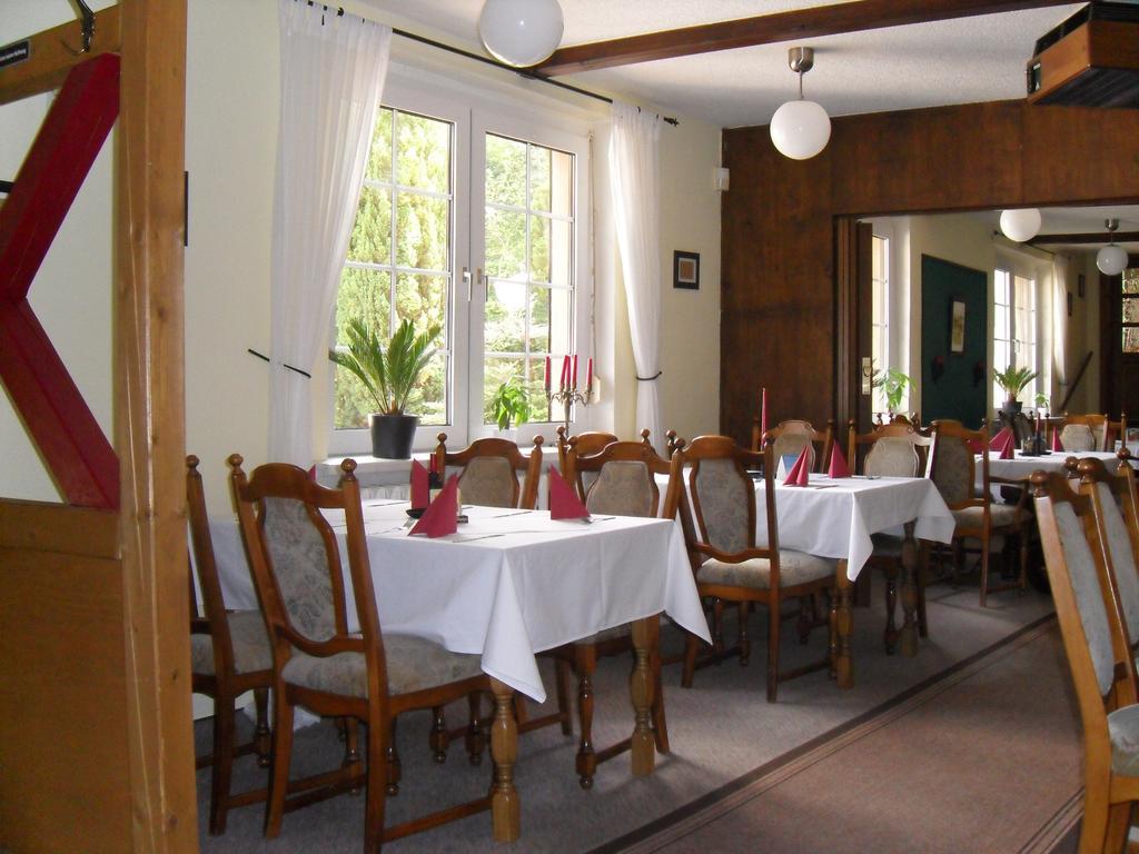 Motel Zur Festwiese Gierstädt Buitenkant foto