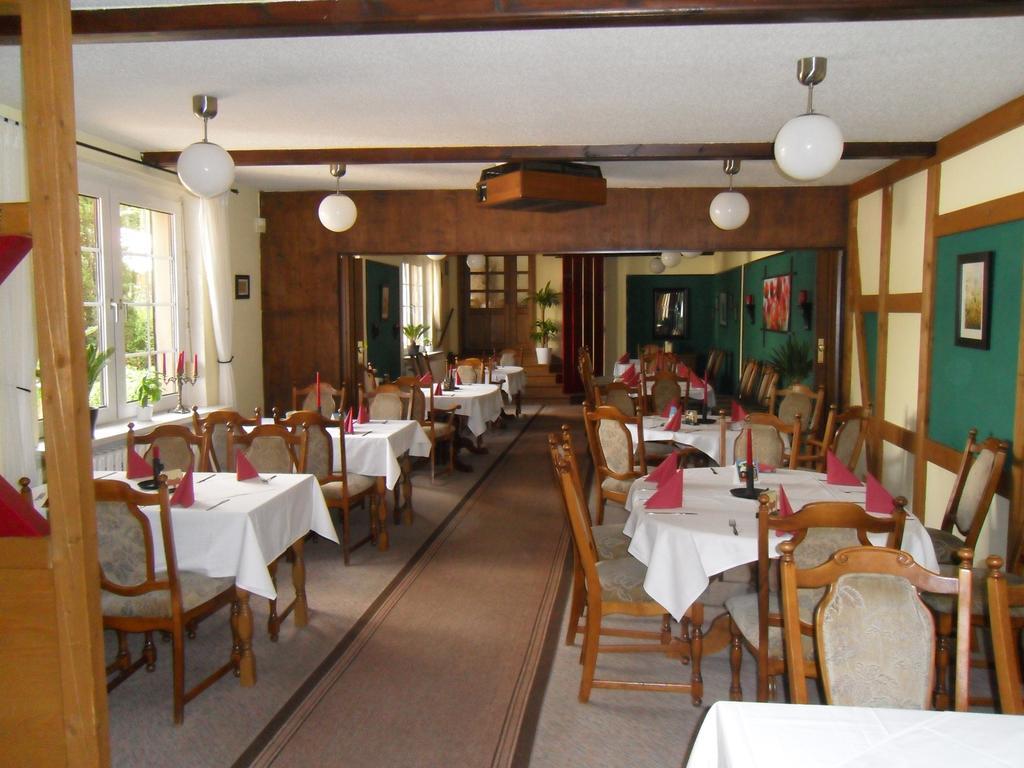 Motel Zur Festwiese Gierstädt Buitenkant foto