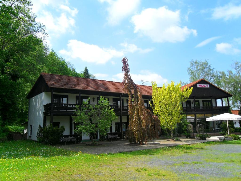 Motel Zur Festwiese Gierstädt Buitenkant foto
