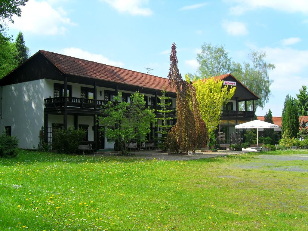 Motel Zur Festwiese Gierstädt Buitenkant foto