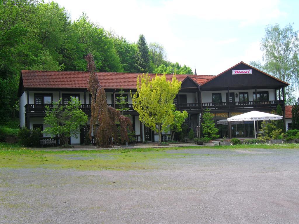 Motel Zur Festwiese Gierstädt Buitenkant foto