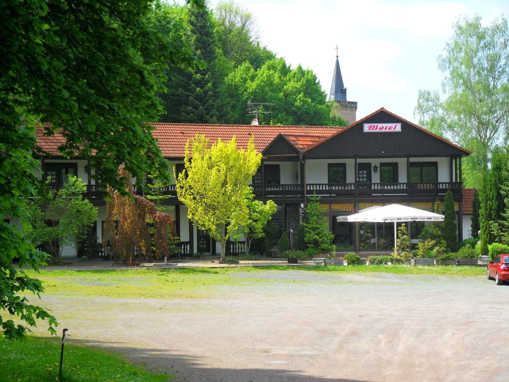 Motel Zur Festwiese Gierstädt Buitenkant foto